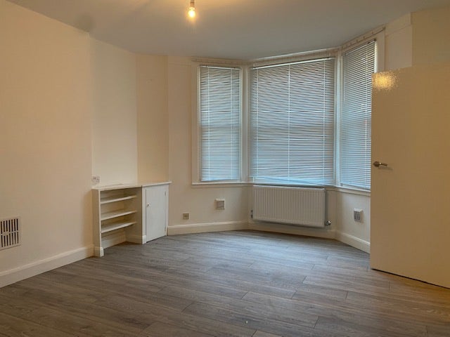 097T-West Kensington-Modern Two Bed Flat - &pound;635W Main Photo