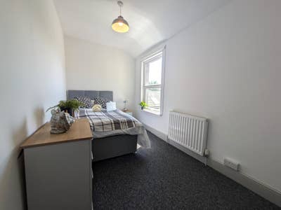  7  Bed  House  share  -  Gloucester  Road  BS7 !!! Main Photo