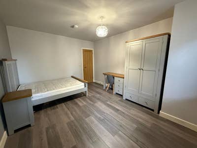 Spacious Ensuite Bills Inc NG19 9JN Main Photo