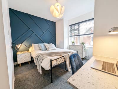 En-suite Room Available! Newly Refurbished!  Main Photo