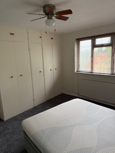 Large Double Room in Farnham Common Main Photo