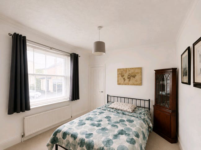 Double Bedroom in Central Location (PL1) Main Photo
