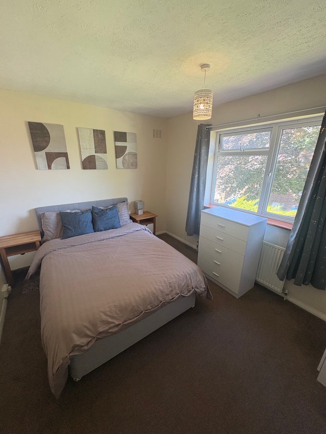 Furnished double room with wifi & bills included Main Photo
