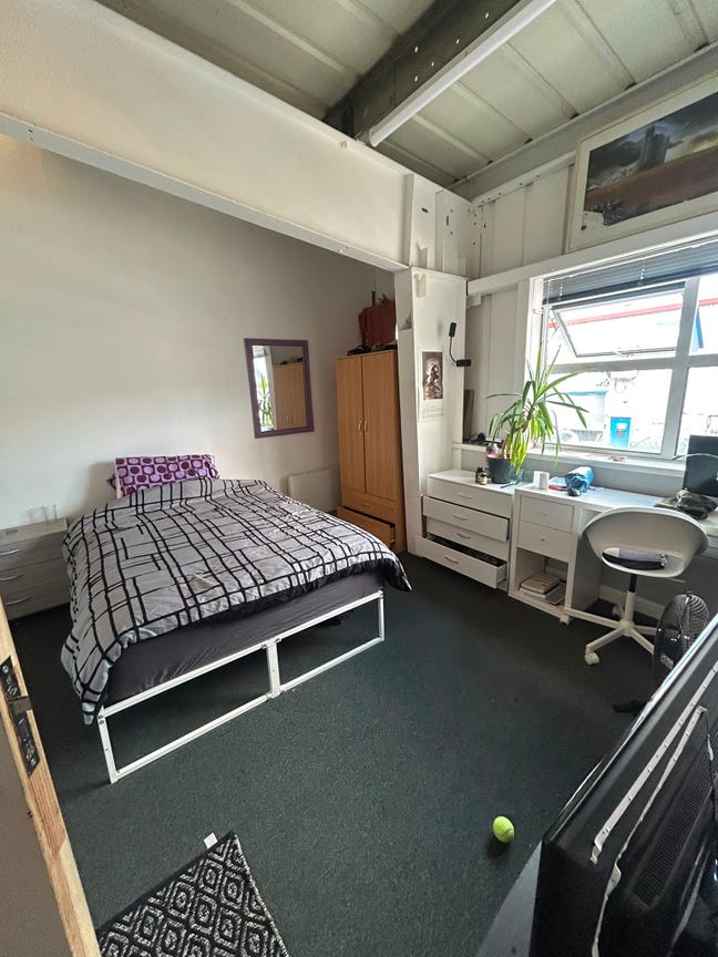 Room in Warehouse to sublet for summer months Main Photo