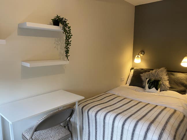 Beautifully Presented Small Double Room Main Photo