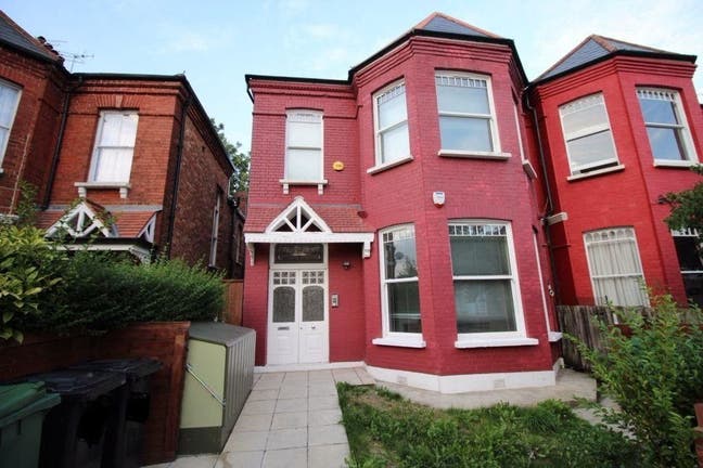 Period conversion 3 bedroom flat - Cricklewwod Main Photo