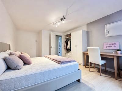 X5 Popular Rooms - Close to St & Stores! Offer Now Main Photo