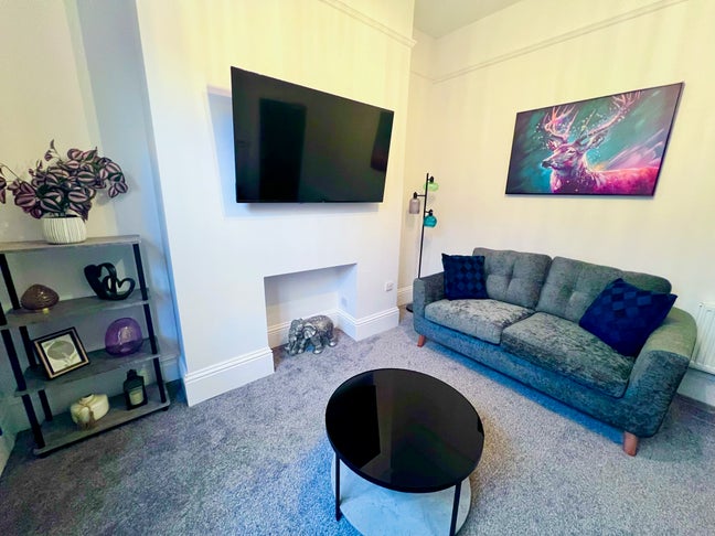 Safe, Stylish Friendly House Share Main Photo