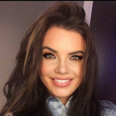 Professional Female seeks a single or double room Main Photo