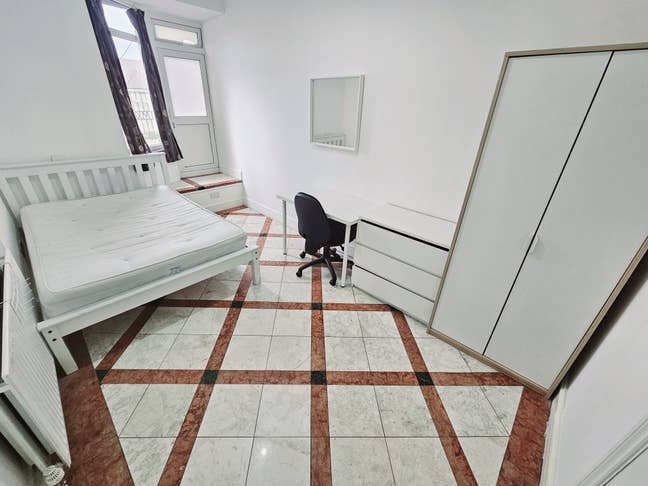 Bright Double Room – 5 Mins Walk to Turnpike Lane  Main Photo