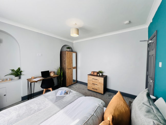 Large Double Room - &pound;50 Amazon Giftcard! Main Photo