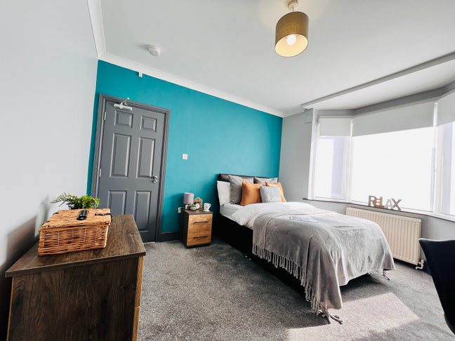 Large Double Room - &pound;50 Amazon Giftcard! Main Photo