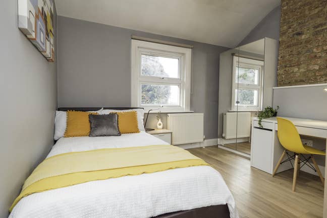 Refurbished I 2 Kitchens I  4 People I Ensuites  Main Photo