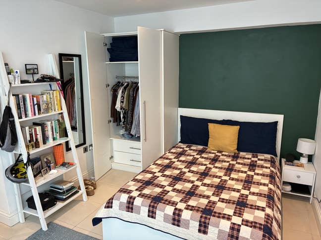 Furnished double room in quiet, tidy mews house Main Photo