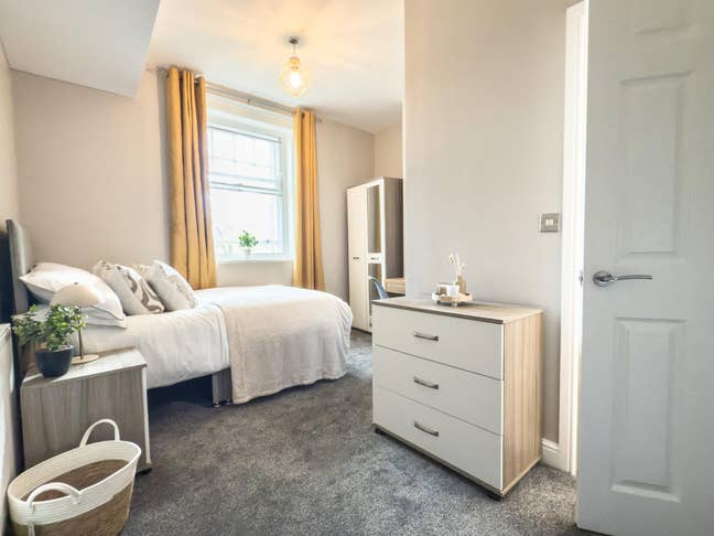 NEW Double En-Suite Rooms in NUL Town Centre! Main Photo