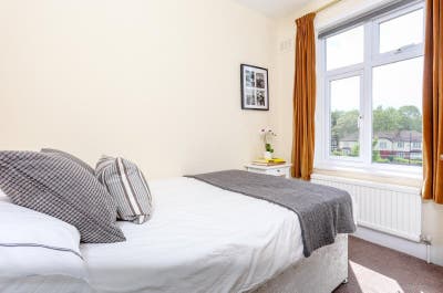 South Ealing Double Bedroom Main Photo