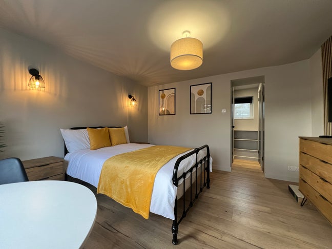 Furnished Double Room & Ensuite Close to Lister  Main Photo