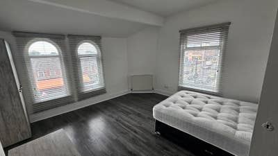 Huge double Room w/t 3 windows in Manchester  Main Photo