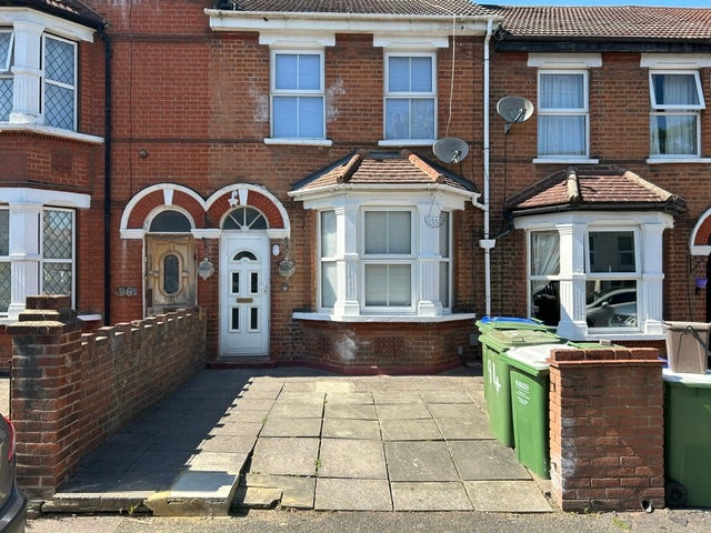 Short Term Let Only 3 Bedroom House Available  Main Photo