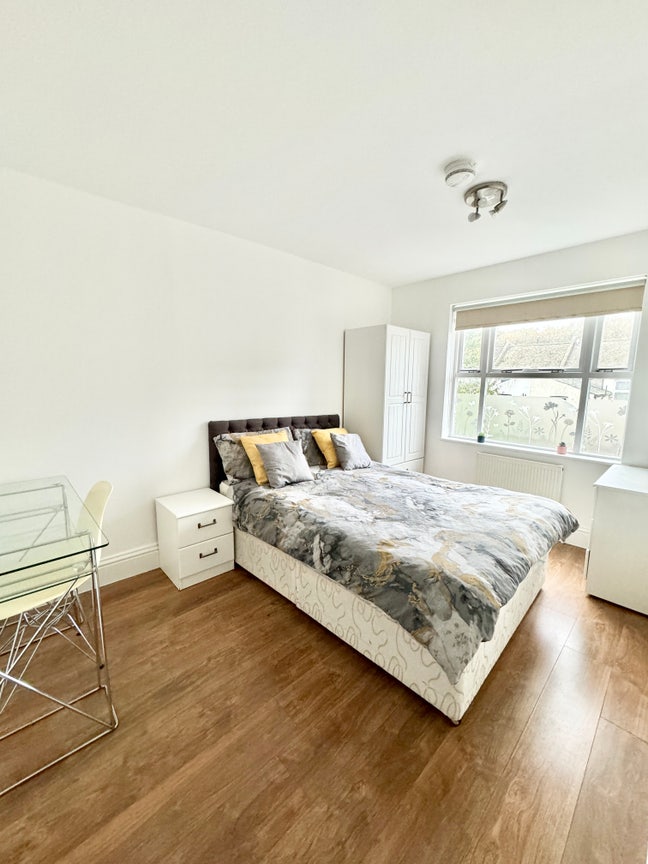 Bright Double Room in Canada Water / Surrey Quay Main Photo