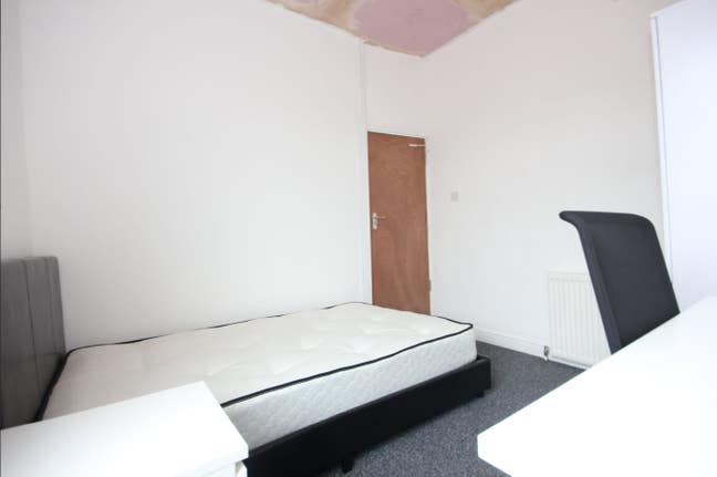 Double Bed in Salford Main Photo