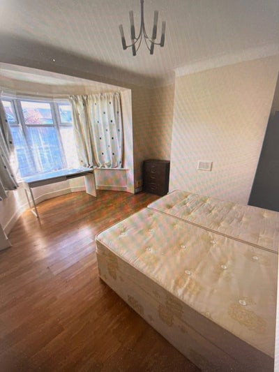 Very large double room available in Redbridge  Main Photo