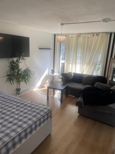 Room in a Shared Flat Main Photo