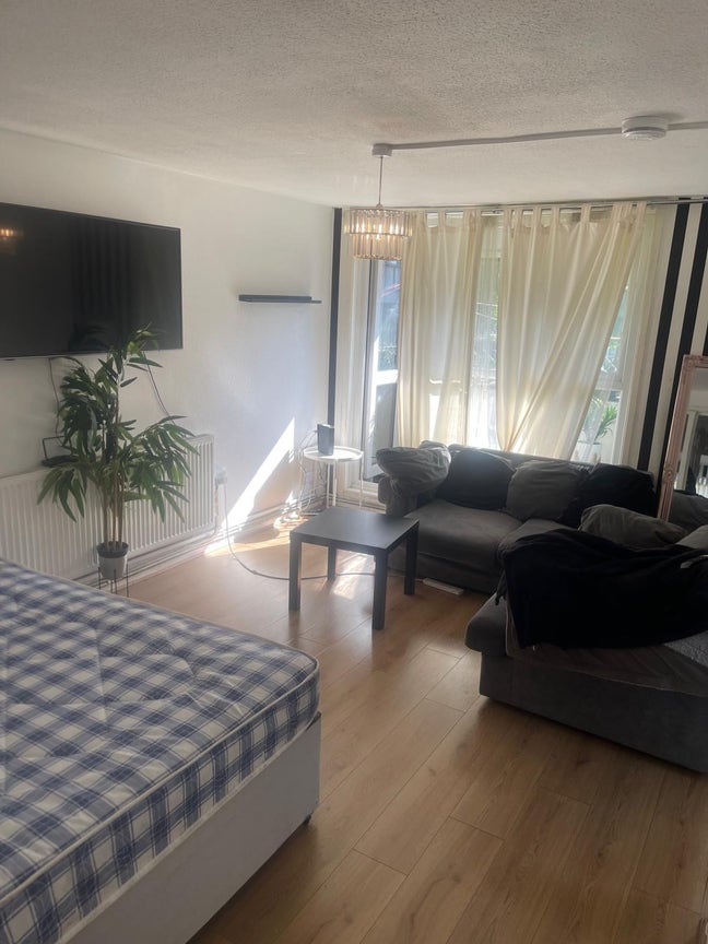 Room in a Shared Flat Main Photo
