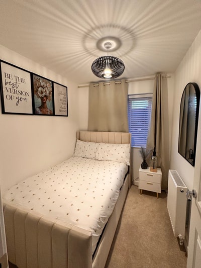 Room in Modern New Build | 7 Min Walk to KGH Main Photo
