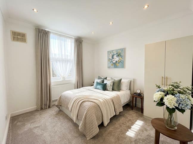 ☀️ Bright Double Room | Beckton E6 | Superb DLR Main Photo