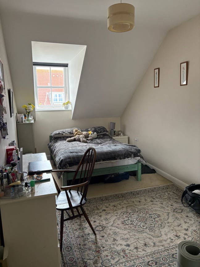 Room available in central Glastonbury! Main Photo