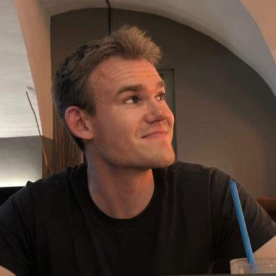 25 y/o looking for an en-suite room close to ICL Main Photo
