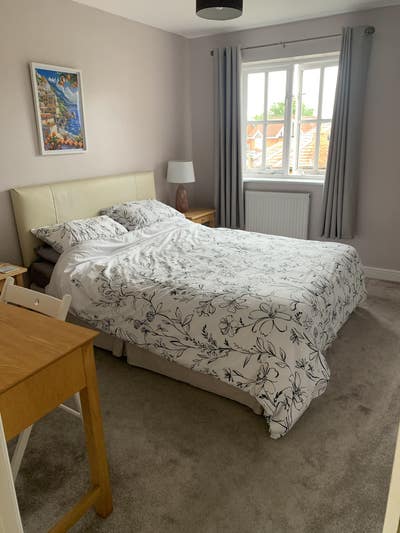 Large Kingsize Room With Private Bathroom  Main Photo