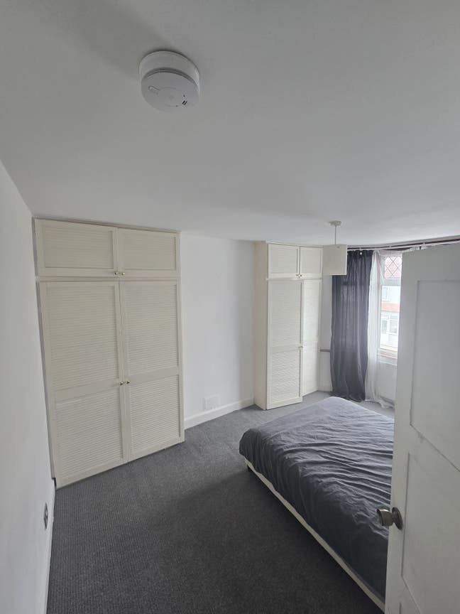 One Modern Double Room – Thornton Heath Main Photo