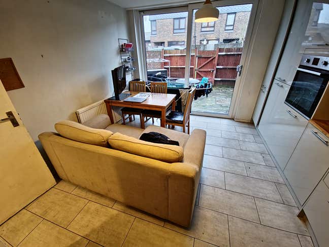 A MASSIVE Room 7 min from Station !!! now  Main Photo