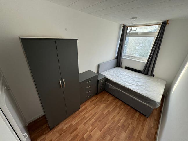 1 bright double room in Kennington now !  Main Photo