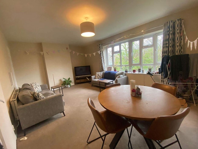 Large Double in Friendly Clapham North  Flatshare Main Photo
