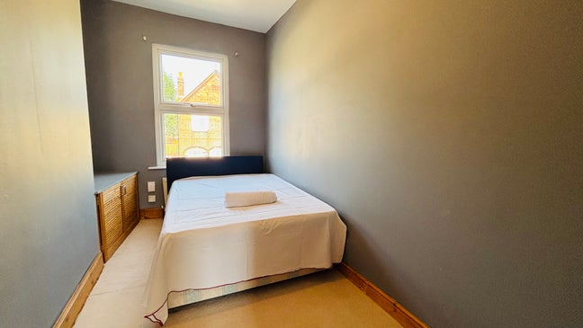 Modern 2-Bed Apartment to Let in Bush Hill Park Main Photo