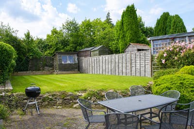 Feeling Hot Hot Hot 🏡☀️ Cool off at Snug Main Photo