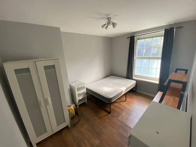 1 Room available  Main Photo