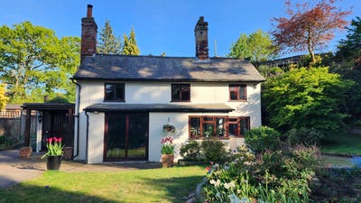 Double Room in a Cottage with Large Garden Main Photo