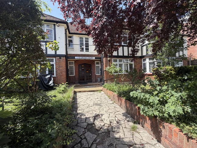 Stunning 2 bed flat to rent in SE26 Main Photo