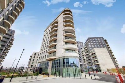 Double En-Suite Room Available - Old Oak NW10 Main Photo