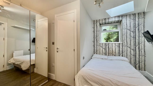 Bright Ensuite Room *All Bills Incl* Main Photo