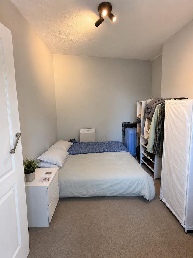 Bright Room with Beautiful Park Views Main Photo