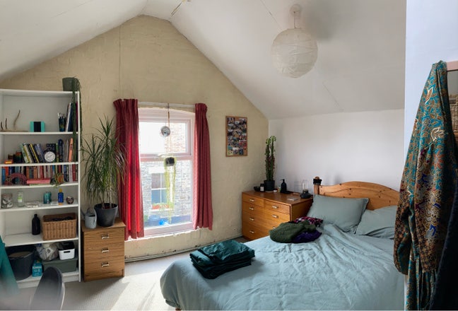 Large room inQuirky Old Coach house in Montpelier  Main Photo
