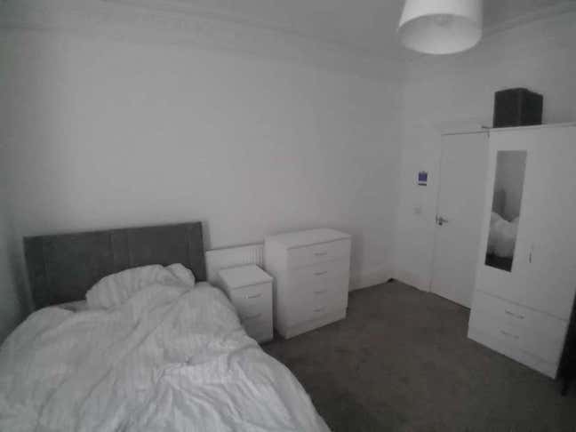 1 bed to rent in 3 bed flat Main Photo