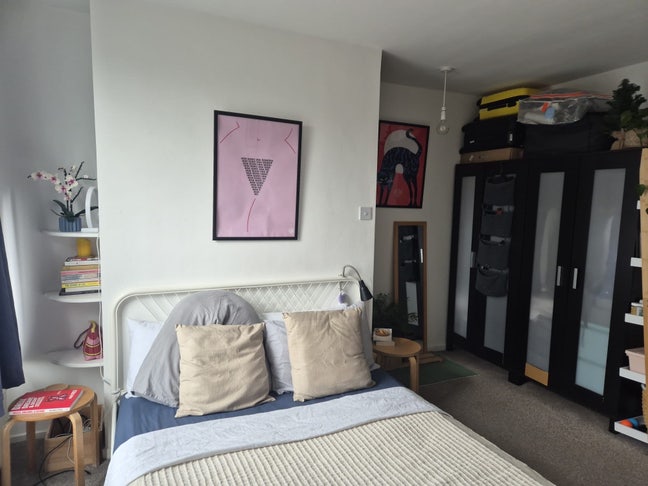 Spacious & Bright Double Room by Ravenscourt Park Main Photo