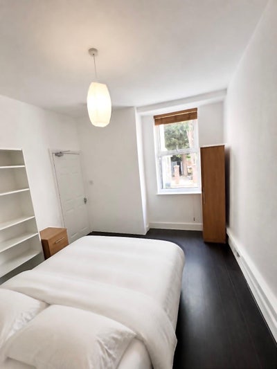 Double Room in shared house in Hanwell / Ealing Main Photo