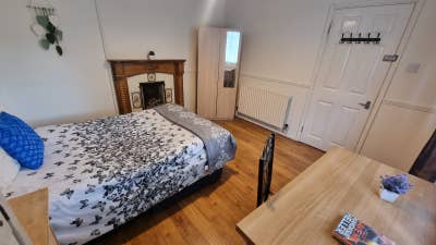 Large double for single person E16 Canning town Main Photo